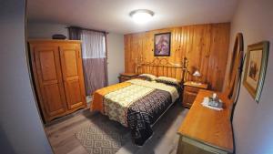 Postel nebo postele na pokoji v ubytování Chalet Cozy Au Bord De La Piscine + 39 fotografií