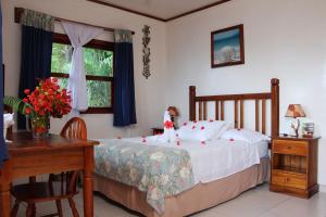 Posteľ alebo postele v izbe v ubytovaní Splash Inn Dive Resort & Villas