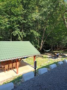 En have udenfor Cabana pe Vale