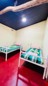 Postel nebo postele na pokoji v ubytování Hakuna Matata Hostel