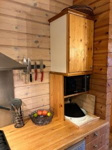 Η κουζίνα ή μικρή κουζίνα στο Chalet en bois sur grand parc arboré tout proche de l océan +44 φωτογραφίες
