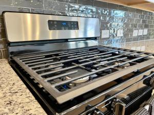 A kitchen or kitchenette at Spacious 3BR with Loft and Patio