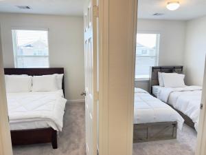 A bed or beds in a room at Spacious 3BR with Loft and Patio