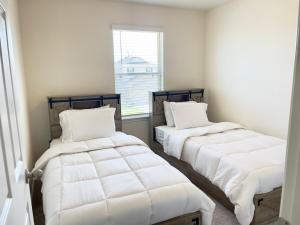 A bed or beds in a room at Spacious 3BR with Loft and Patio