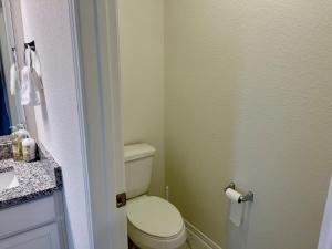 A bathroom at Spacious 3BR with Loft and Patio