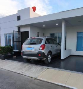a silver car parked in front of a building at Casa Vacacional Flandes San Francisco in Flandes