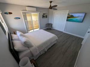 Katil atau katil-katil dalam bilik di Panoramic Viewhouse Only 2-min Drive To Beach!
