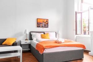 Postel nebo postele na pokoji v ubytování Cozy 2BR Apt with TV & Netflix, Steps from AKH