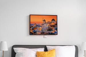 Voodi või voodid majutusasutuse Cozy 2BR Apt with TV & Netflix, Steps from AKH toas