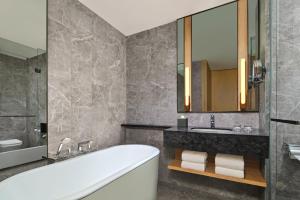 Koupelna v ubytování Sheraton Kuching Hotel