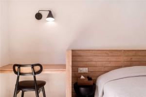 Shaxi Ancient Town Shiran Mountain Homestay客房内的一张或多张床位