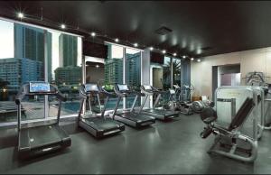 Palestra o centro fitness di Miami Beach Luxury Apt 1B 1B with Beach Service