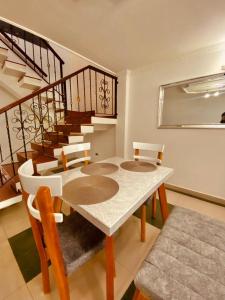 a dining room with a table and chairs and a staircase at Casa Elegante Familiar hasta para 20 personas in Zipaquirá +17 photos
