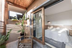 Shaxi Ancient Town Shiran Mountain Homestay客房内的一张或多张床位