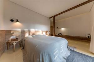 Shaxi Ancient Town Shiran Mountain Homestay客房内的一张或多张床位