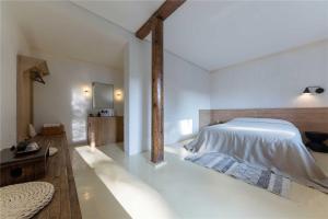 Shaxi Ancient Town Shiran Mountain Homestay客房内的一张或多张床位
