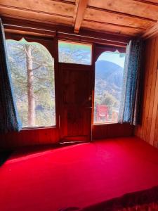 Foto sihtkohas Jibhi asuva majutusasutuse Tree House galeriist