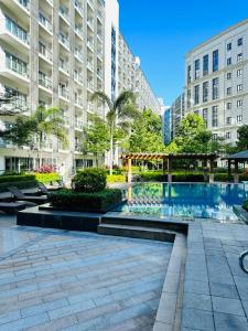 81 Newport Blvd Cluster 5 Unit 3F by Rechelle Nunag内部或周边的泳池
