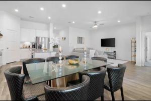 a dining room with a glass table and chairs at Sierra vacation house 1 in Katy