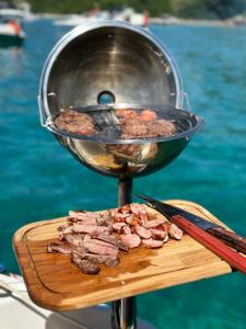 Φωτογραφία από το άλμπουμ του Lancha elite σε Ubatuba