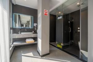 Bagno di Yangshuo EMOJI YOUTH HOSTEL