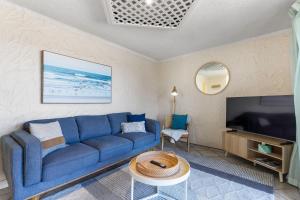 Μια τηλεόραση ή/και κέντρο ψυχαγωγίας στο Bayswaterfront Apartments +22 φωτογραφίες