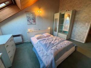 a bedroom with a bed and a dresser in it at Appartement pour 6 pers. à Autrans, proche ski - FR-1-737-95 in Autrans