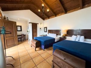 Кровать или кровати в номере Naif Boutique Hotel