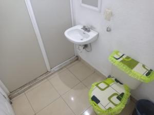 a small bathroom with a sink and a toilet at Cerca SixFlags Oaxtepec -Centro Convenciones -2 Recamaras -1 Baño Privado in Cocoyoc