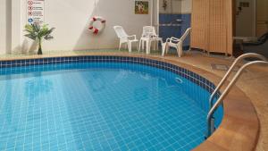 Bazén v ubytování Lime Hotel nebo v jeho okolí