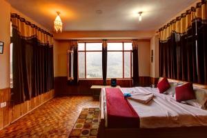 Letto o letti in una camera di The Ambience Resort, Nainital - A Hidden Gem Away From City Hustle
