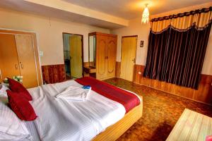 Letto o letti in una camera di The Ambience Resort, Nainital - A Hidden Gem Away From City Hustle