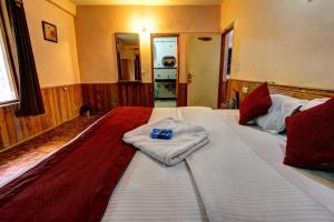 Letto o letti in una camera di The Ambience Resort, Nainital - A Hidden Gem Away From City Hustle