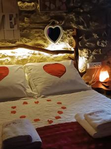 Postel nebo postele na pokoji v ubytování Casa Rustic Suites, JACUZI & LOVE