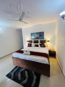 Letto o letti in una camera di The Ambience Resort, Nainital - A Hidden Gem Away From City Hustle