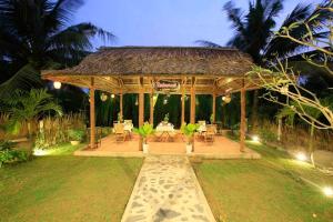 Aed väljaspool majutusasutust Coconut Garden Homestay