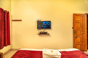 Postel nebo postele na pokoji v ubytování Bairava Bliss Inn - Rameswaram