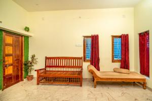 Postel nebo postele na pokoji v ubytování Bairava Bliss Inn - Rameswaram