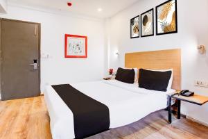 Postel nebo postele na pokoji v ubytování Super Townhouse Khar The Unicontinental + 28 fotografií