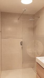 a bathroom with a shower with a glass door at Ferienwohnung Kuss in Schönberg
