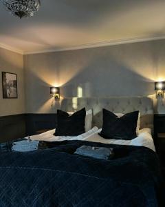 Postel nebo postele na pokoji v ubytování Central Hotellet Tierp