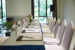 Ruang duduk di Rose Garden Hotel