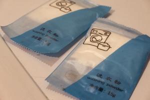 un pastel con una foto de una toalla de medición en Uptown BGC Spacious Unit - 1 Queen bed and Bunkbed, en Manila