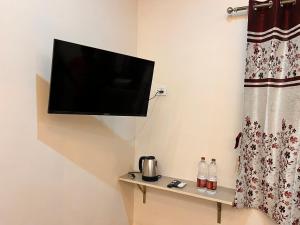 TV a/nebo společenská místnost v ubytování HARI STAYs