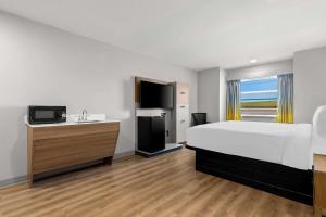 Postel nebo postele na pokoji v ubytování Microtel Inn & Suites by Wyndham Tulsa - Catoosa Route 66