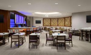 Restavracija oz. druge možnosti za prehrano v nastanitvi DoubleTree Suites by Hilton Phoenix