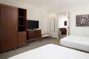 Postelja oz. postelje v sobi nastanitve DoubleTree Suites by Hilton Phoenix