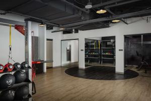 Fitness centrum a/nebo fitness zařízení v ubytování Thompson Austin, by Hyatt
