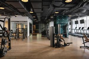 Fitness centrum a/nebo fitness zařízení v ubytování Thompson Austin, by Hyatt