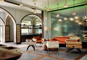 Sanctity Hotel Rancho Cucamonga, Tapestry Collection Hilton的休息区